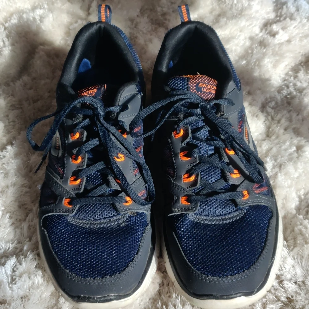 EUC Men's Sketchers Lightweight tennis shoes
